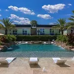 Midtown Blue Retreat │ Bars, Shppng, Rstrnts Near