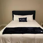 Midtown Blue Retreat │ Bars, Shppng, Rstrnts Near