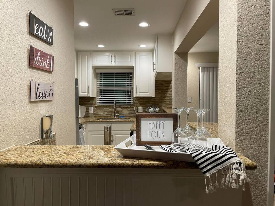 Apartamento Midtown Blue Retreat │ Bars, Shppng, Rstrnts Near *
