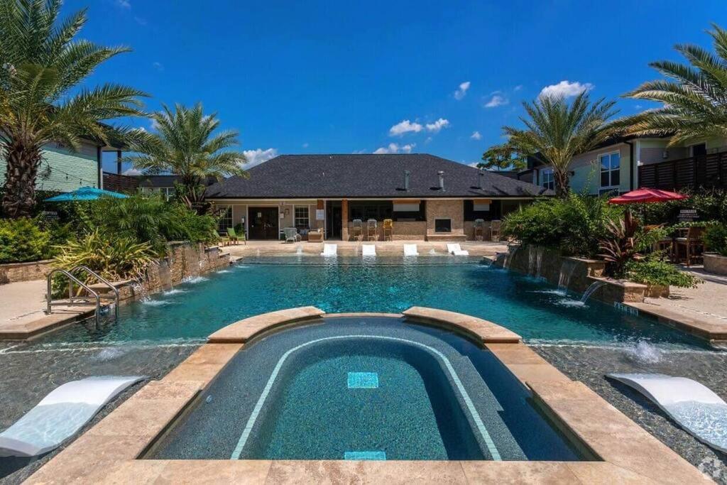 Midtown Blue Retreat │ Bars, Shppng, Rstrnts Near * Houston