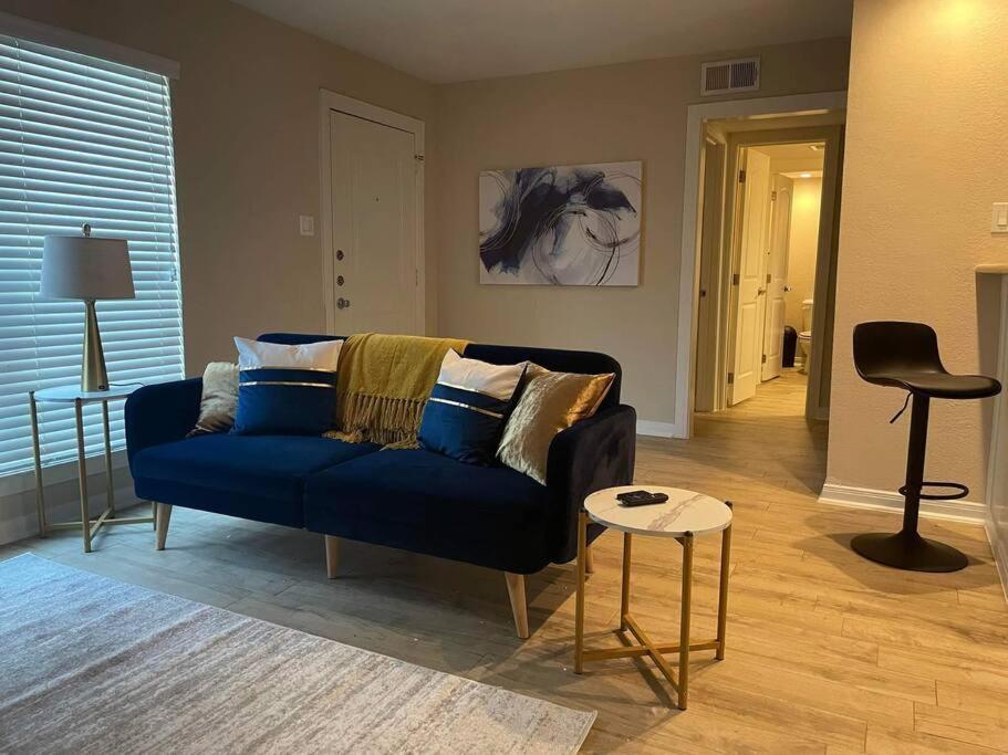 Midtown Blue Retreat │ Bars, Shppng, Rstrnts Near